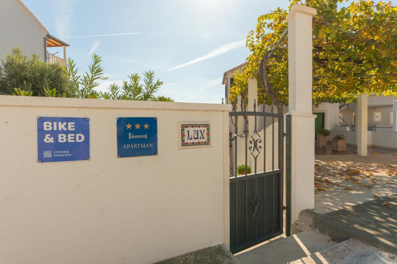 Apartments Lux Bol Esterno foto